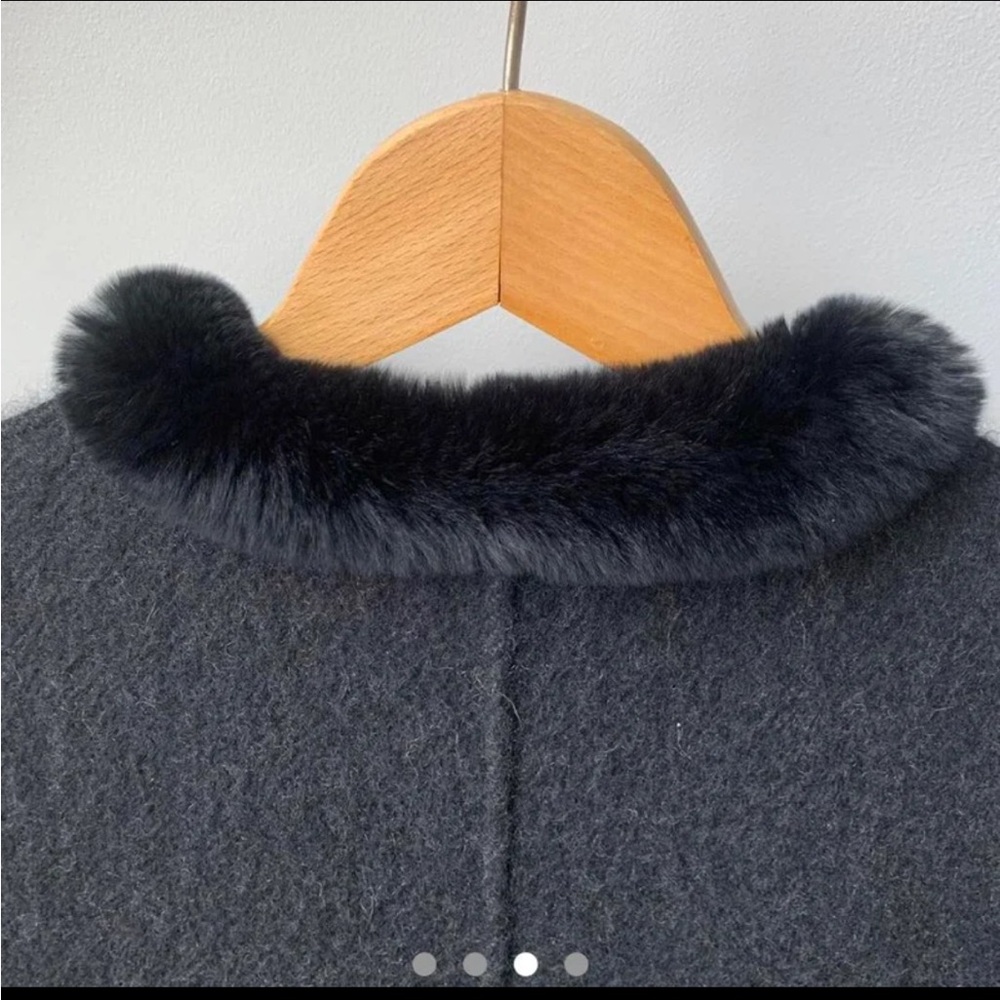 ✨♟️CASHMERE & FUR VEST!♟️✨ - Picture 3 of 4